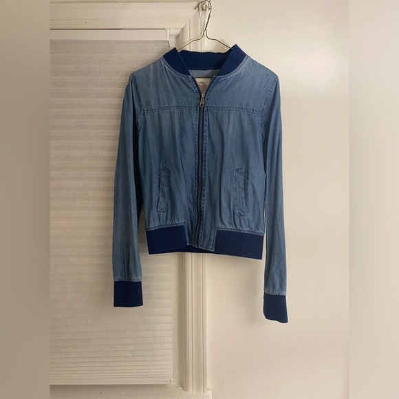 Women’s jacket - Picture 1 of 2